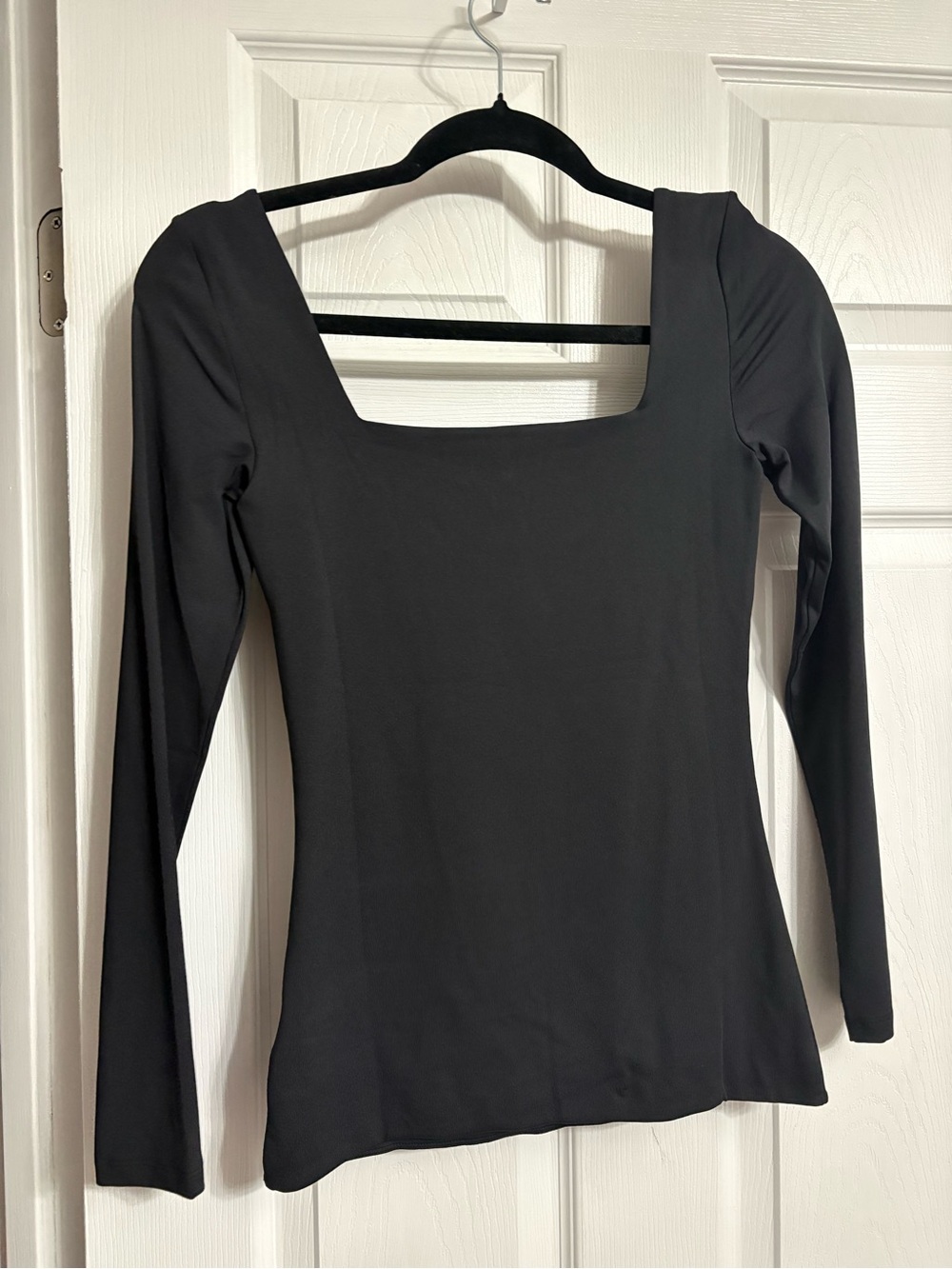 NWT- Aritzia Black Original Contour Squareneck Hip Longsleeve - Picture 9 of 9